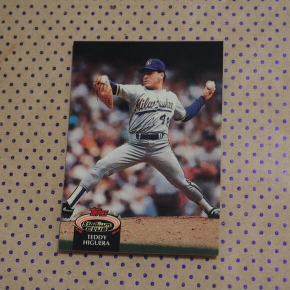 Teddy Higuera #208 Baseball Card - Picture 1 of 2